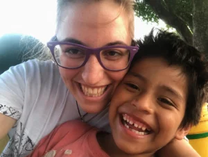 ANDREA CANTURRI CON UN NIÑO - 2019
