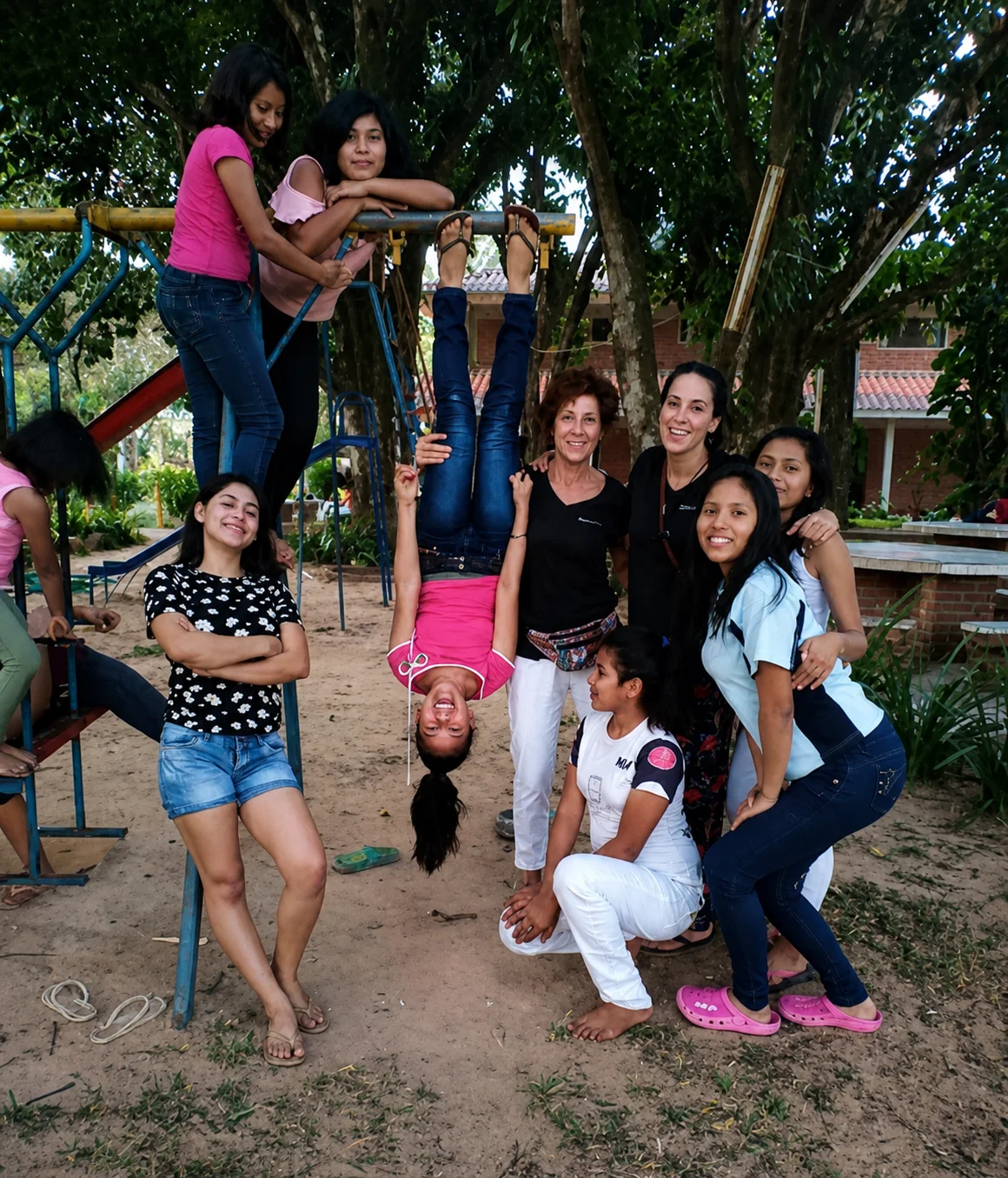 CLAUDIA HUERTAS CON NIÑAS - 2019