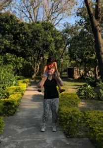 LAIA GIRALT CON UNA NIÑA - 2019