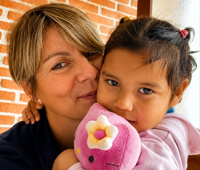 Carla con niña 