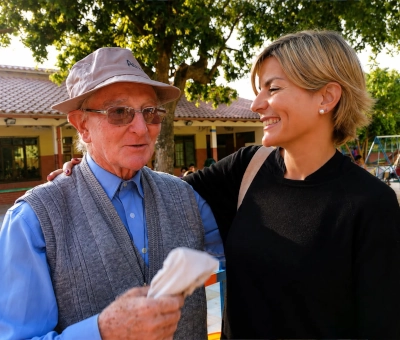 Carla y el Padre Vicente